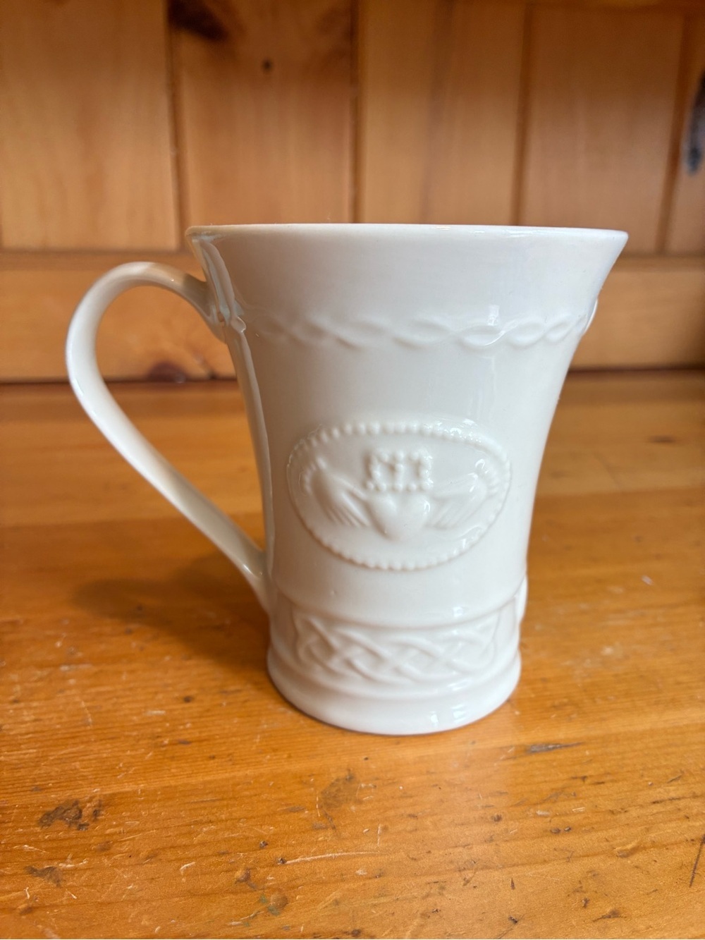 Belleek White Ceramic Piece with Gold Marking - Picture 5 of 12